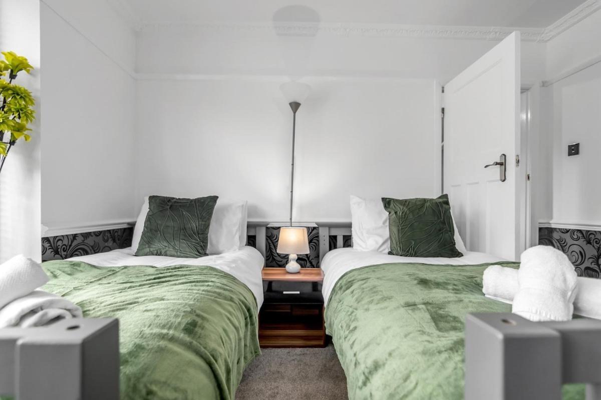 4Br Long Stays Free Parking High Speed Wi-Fi Horsford Bagian luar foto