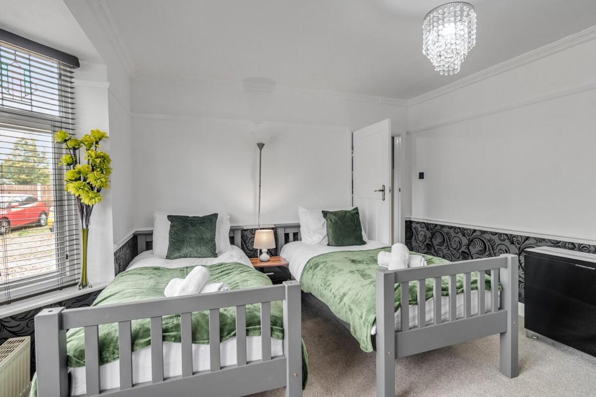 4Br Long Stays Free Parking High Speed Wi-Fi Horsford Bagian luar foto